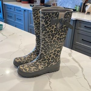 Sperry Womens leopard rain boots size 6